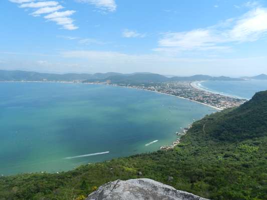 Prefeitura de Bombinhas estuda projeto para cobrar taxa de preservação de visitantes