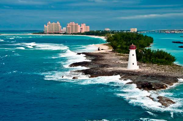 Paisagens exuberantes e nado com golfinhos são diferenciais do arquipélago das Bahamas