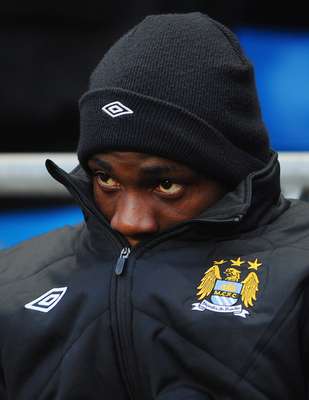 El polémico delantero italiano Mario Balotelli inició en la banca