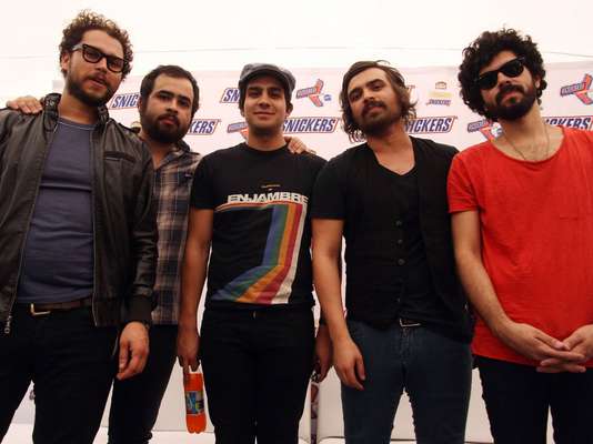 Bandas y cantantes calientan motores para su actuación en El Festival Vive Latino 2013, que se realizará del 15 al 17 de marzo en el Foro Sol de la ciudad de México. Una de las bandas será Enjambre, que presentará a sus fans algo de su nuevo material 'Huéspedes del Orbe' el viernes 15 de marzo.