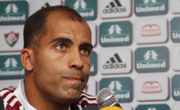 Meia e lateral esquerdo Felipe fala à imprensa durante apresentação como mais novo jogador do Fluminense, na manhã deste sábado