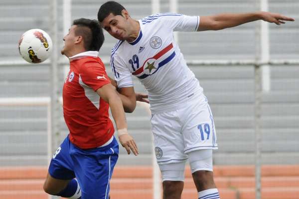 Os líderes da primeira fase do Sul-americano Sub-20, Chile e Peru não começaram bem o hexagonal final da competição, neste domingo. Os chilenos perderam por 3 a1 para o Paraguai