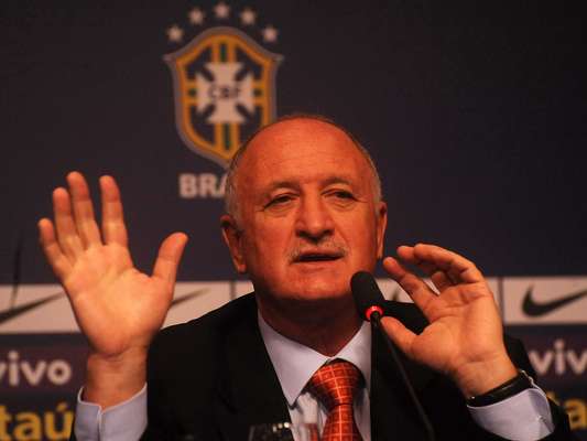 Em sua primeira convocação após retornar à Seleção Brasileira, Luiz Felipe Scolari traz de volta nomes como Júlio César e Ronaldinho