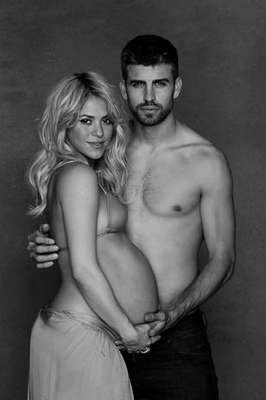 A cantora Shakira e o zagueiro do Barcelona Gerard Piqué tiveram o primeiro filho juntos, batizado de Milan, nesta terça-feira (22)