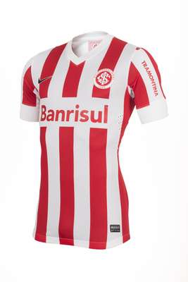 O Inter vai estrear nesta quarta-feira contra o Cerâmica, pela segunda rodada do Campeonato Gaúcho, seu unforme 3 . O modelo resgata as tradicionais listras verticais em vermelho e branco, utilizadas pelo clube entre 1909 e 1912