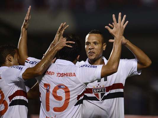O São Paulo não deu espaço para zebra no jogo de ida com o Bolívar pela fase preliminar da Copa Libertadores da América e conseguiu uma goleada por 5 a 0, encaminhando a classificação para a etapa de grupos