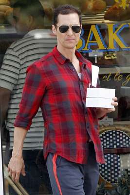 Matthew McConaughey celebrou o aniversário da mulher, Camila Alves, com um passeio por Nova Orleans, nos Estados Unidos, nessa segunda-feira (28)