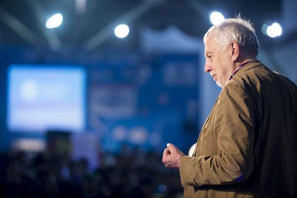 "Os videogames ensinam mais rápido que qualquer outro método de ensino", afirmou o criador da empresa pioneira de games Atari, Nolan Bushnell