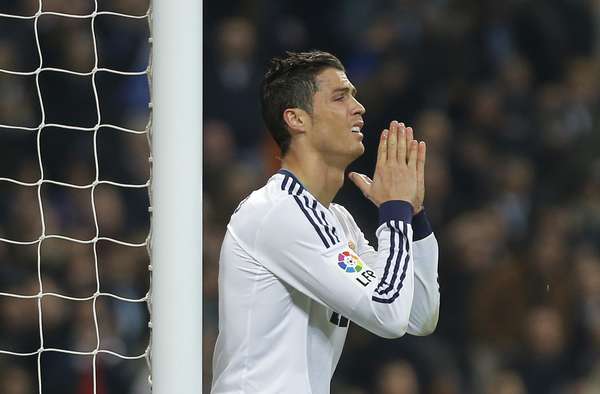 Cristiano Ronaldo (foto) e Lionel Messi passaram em branco, mas Real Madrid e Barcelona fizeram animado empate pela semifinal da Copa do Rei