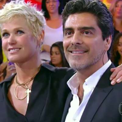 Junno Andrade está namorando a apresentadora Xuxa Meneghel. Veja fotos da vida e carreira do ator de 49 anos!
