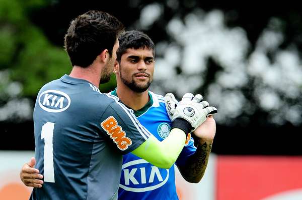 O atacante Luan treinou em clima de despedida nesta quarta-feira, no Palmeiras. Ele ficou fora do coletivo comandado por Gilson Kleina e atuou apenas no rachão
