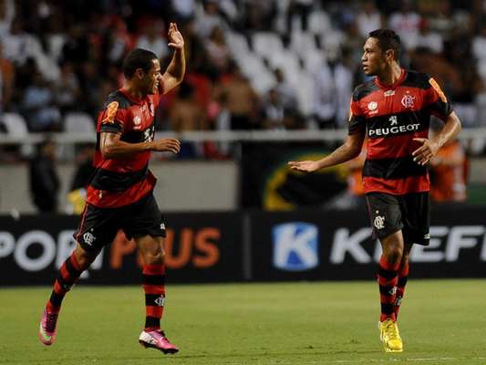 O Flamengo mostrou superioridade nesta quinta-feira e venceu seu primeiro clássico na temporada, derrotando o rival Vasco da Gama por 4 a 2 no Engenhão