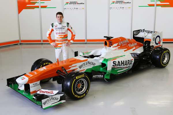 Com apenas um piloto presente, a Force India exibiu o carro com o qual disputará a temporada 2013 da Fórmula 1. Em evento realizado na manhã desta sexta em Silverstone, na Inglaterra, a equipe mostrou o VJM06, definido como "elegante" por Di Resta. Veja mais fotos do modelo: