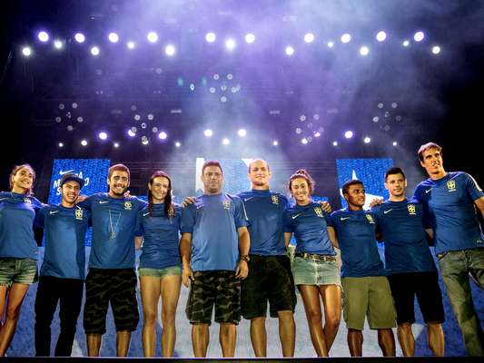 A Nike apresentou na noite desta sexta-feira o novo segundo uniforme da Seleção Brasileira