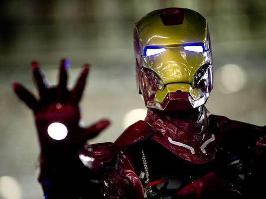Homem de Ferro 'mirando' no fotógrafo durante a Campus Party. A edição 2013 teve recorde de público e anúncio da edição Recife pela segunda vez no Brasil