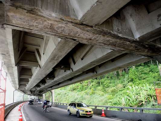 Levantamento feito por engenheiros da UFRJ aponta que estrutura poderia entrar em colapso