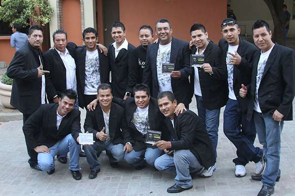 Tuvo que atestiguar una escena macabra, la peor: la ejecución de sus compañeros y amigos... Ésa es la peor anécdota que uno de los músicos del grupo Kombo Kolombia tendrá que cargar toda su vida.