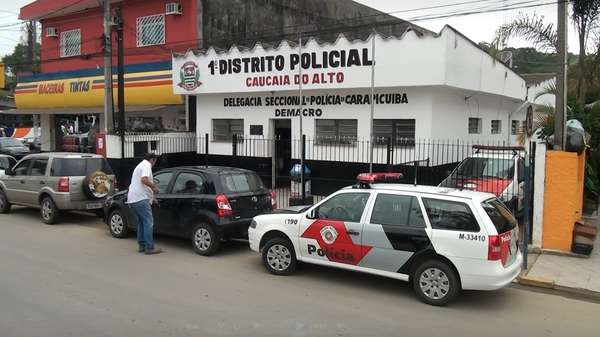 Um casal morador da cidade de Cotia, em São Paulo, reagiu a um sequestro relâmpago por volta das 6h30 desta quinta-feira, no bairro Caucaia do Alto