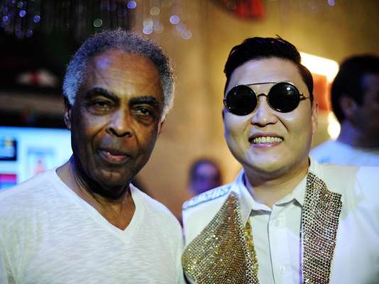 Astro da música pop graças ao hit 'Gangnam Style', o rapper sul-coreano Psy foi uma das principais atrações nos camarotes do Carnaval de Salvador. Além do asiático, veja quais celebridades marcaram presença na folia baiana