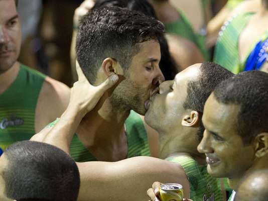 O Carnaval de Salvador trouxe o romance para as ruas da cidade, em especial no circuito Barra-Ondina. Confira a seguir cenas do amor na folia