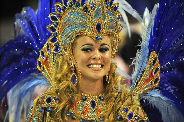 São Clemente conta a história do horário nobre na Sapucaí