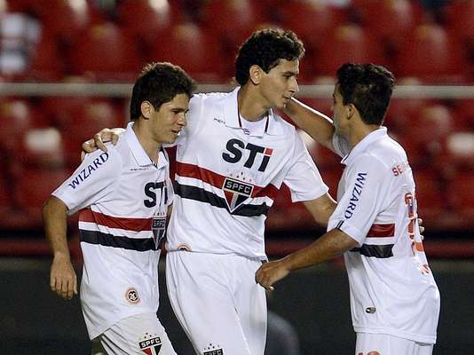 Paulo Henrique Ganso saiu do banco para marcar de cabeça aos 43min do segundo tempo e dar a vitória ao São Paulo, que sofreu para superar o Ituano por 3 a 2 neste sábado, no Morumbi