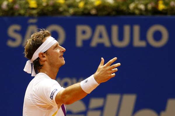 Apoiado calorosamente pela torcida no Brasil, o argentino David Nalbandian Nalbandian se classificou à primeira final da carreira desde o ATP 250 de Queens, em junho de 2012, ao vencer o italiano Simone Bolelli neste sábado, em São Paulo
