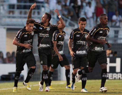 Invicta no Campeonato Paulista, a Ponte Preta sustentou a liderança do torneio ao vencer o Santos por 3 a 1 neste domingo, no Estádio Moisés Lucarelli, pela oitava rodada da competição