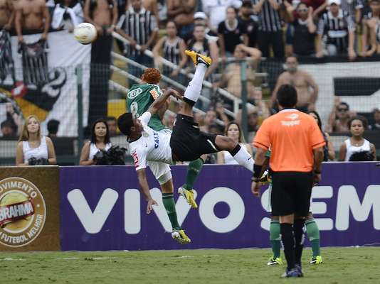 Corinthians e Palmeiras fizeram um bom clássico neste domingo. Com emoção, bolas na trave, virada e falha de Cássio e até uma bicicleta perigosíssima de Paulinho, o dérbi paulistano terminou com empate por 2 a 2