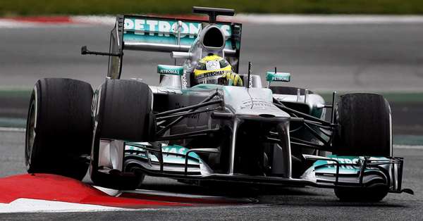 A segunda sessão de testes nesta terça-feira em Barcelona teve o alemão Nico Rosberg cravando o melhor tempo do dia: 1min22s616