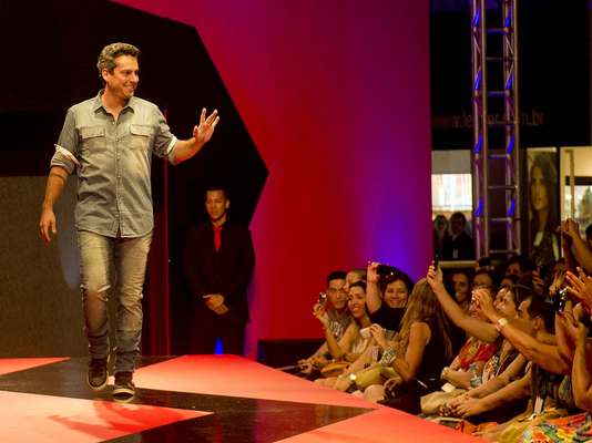 Alexandre Nero foi um dos destaques no Mega Polo Moda