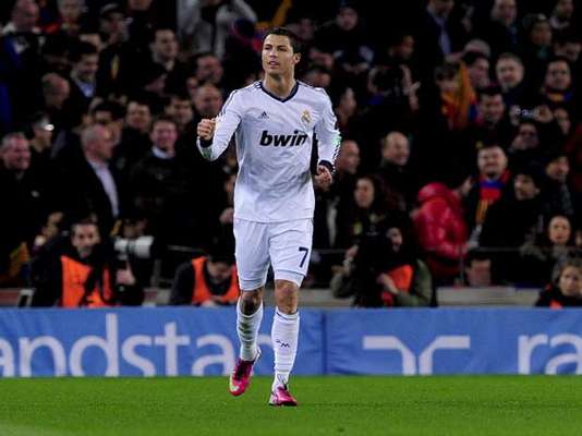 Cristiano Ronaldo celebra el gol que adelanta al Real Madrid en el Camp Nou