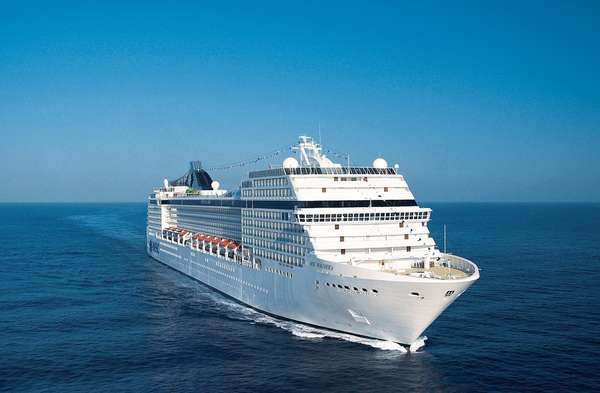 MSC Magnífica Saindo de Santos, essa embarcação da MSC Cruzeiros parte em 28 de março e a viagem até Corunha, na Espanha, dura 15 dias