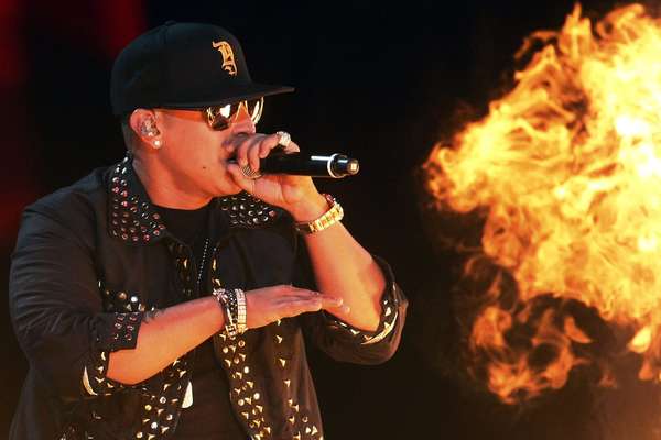 Daddy Yankee demostró por qué es el "Big Boss" del reguetón, al desatar un incendio de emociones con su actuación magistral en el Festival de Viña del Mar, a base de sus letras más discotequeras y fiesteras.