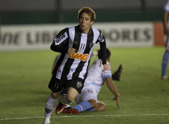 Atlético-MG goleou Arsenal por 5 a 2 nesta terça-feira, com gols de Bernard (três), Tardelli e Jô