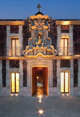 Boutique Hotel de Cortés, Cidade do México, MéxicoSituado no coração da Cidade do México, a poucos passos da Catedral Metropolitana e do Palácio Nacional, o Boutique Hotel de Cortés foi um antigo albergue no século 17. Diárias a partir de R$ 350