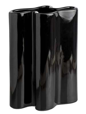 Vaso preto, de 31 cm, da Casa Ambiente e disponível na Mobly. Preço: R$ 204. Informações: 0800-9400327 (capitais) e 4005-1091 (demais regiões)