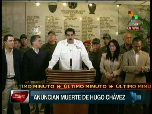 5 de março - Vice-presidente venezuelano, Nicolás Maduro, anuncia a morte de Hugo Chávez em cadeia de televisão