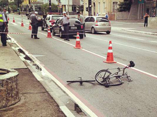 10 de março - Bicicleta foi encontrada na ciclofaixa, segundo a CET