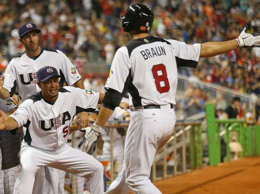 David Wright remolcó cinco carreras y Estados Unidos quedó a un paso de las semifinales del Clásico Mundial de Béisbol al vencer el martes por 7-1 a Puerto Rico.