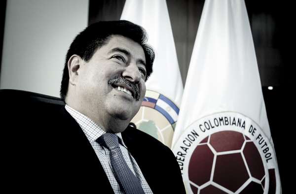 Luis Bedoya, presidente de la Federación Colombiana de Fútbol, podría devolver al país la sensación de ir a un Mundial de fútbol en Brasil 2014. Está a 9 puntos de conseguirlo y tiene 4 partidos por jugar en Barranquilla.
