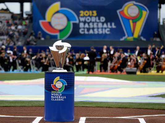 Este es el trofeo del Clásico Mundial de Beisbol que disputaron República Dominicana y Puerto Rico en el AT&T Park de San Francisco.