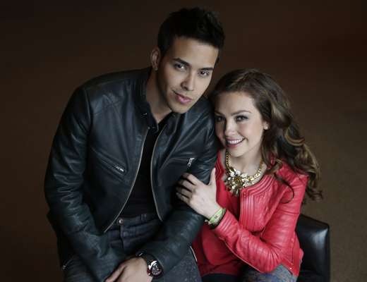La innegable conexión que proyectan Thalía y Prince Royce en las fotos promocionales del nuevo álbum de la cantante mexicana "Habítame Siempre", podría materializarse sobre la tarima, pues la estrella reveló a la agencia AP, que en la gira que está próxima a comenzar contará con la participación sorpresa de algunos de los artistas que colaboraron con ella en el disco.