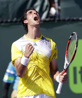 Thomaz Bellucci derrotou polonês Jerzy Janowicz, número 24 do mundo, por 2 sets a 1 (7/6 (5), 3/6 e 6/3) e avançou à terceira rodada do Masters 1000 de Miami