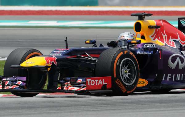 Com melhor volta do fim de semana nos minutos finais, Sebastian Vettel lidero o terceiro treino livre para o GP da Malásia