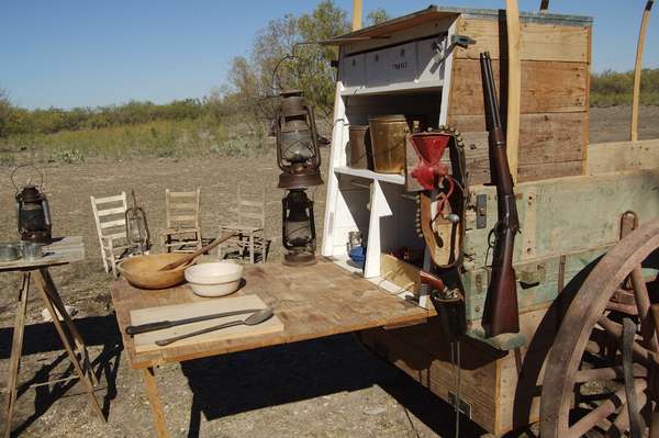 Bandera, Texas - Entre os ranchos turísticos, o mais antigo é o Dixie Dude Ranch, que atrai aspirantes a vaqueiros desde 1937. Entre as atividades, estão refeições em carroças típicas e contar histórias ao redor da lareira