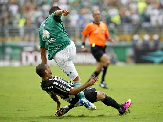 Em clássico sem inspiração, Palmeiras e Santos ficaram no 0 a 0 pela 14ª rodada do Campeonato Paulista