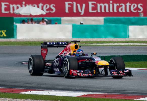 Atitude do alemão Sebastian Vettel em descumprir instrução de equipe foi duramente criticada por Mark Webber; o alemão ultrapassou o australiano e venceu a prova