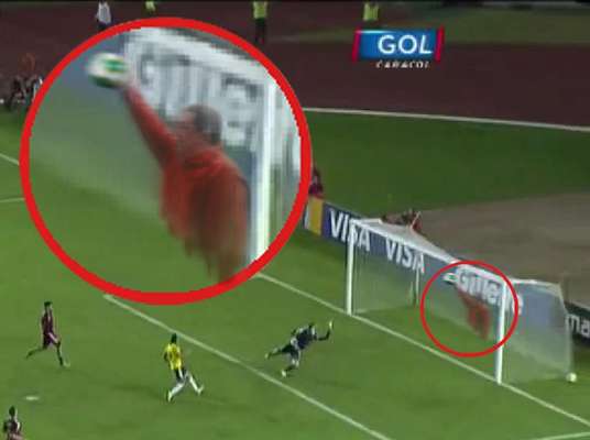Después del triunfo de Venezuela ante la Selección Colombia, los memes hicieron su fiesta. Se burlaron de Venezuela, Chávez y Colomba.