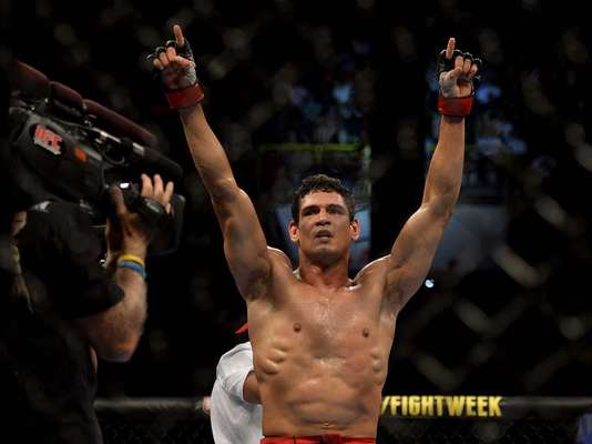 EM ALTA NO UFCCezar Mutante foi o campeão dos pesos médios no 1º TUF, mas sofreu com lesões e demorou um ano para voltar a lutar. Quando se recuperou, teve vitórias contra Thiago Santos e Daniel Sarafian no UFC. Enfrentará CB Dollaway no UFC Natal, neste mês